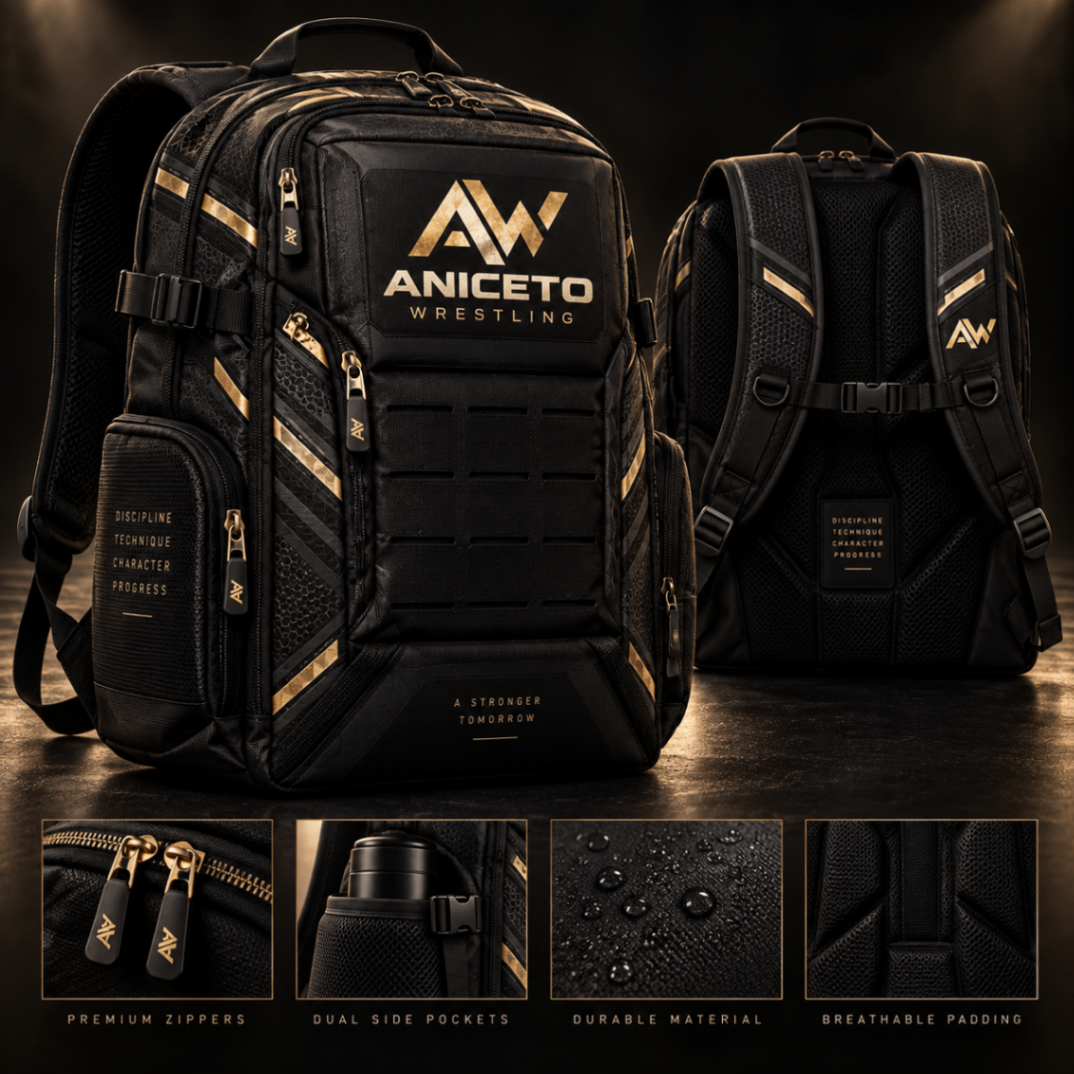 Mochila AW — Mochila preta e dourada com bolsos laterais, material resistente e costas acolchoadas.