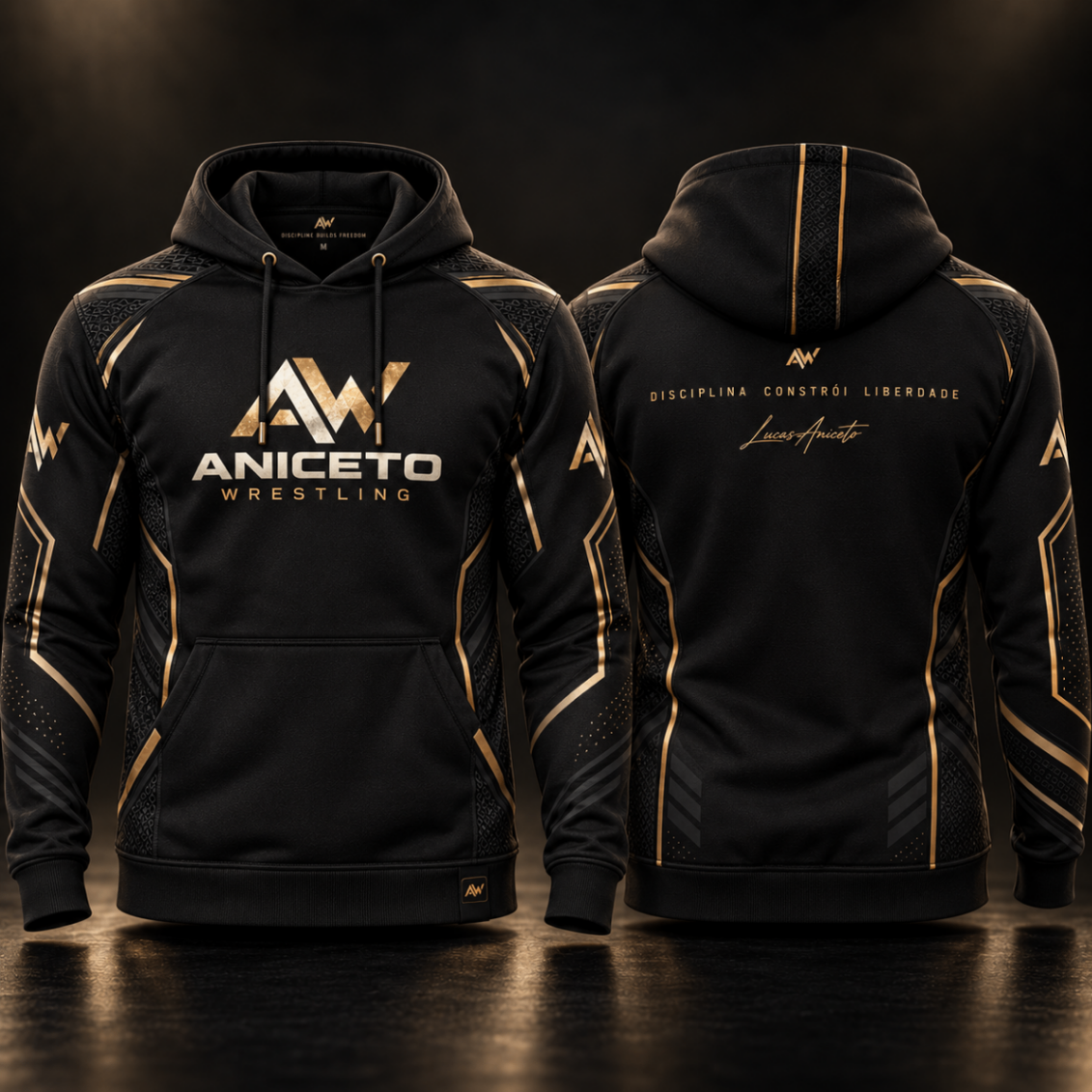 Moletom Aniceto Wrestling — Moletom com capuz, preto e dourado, com "Disciplina constrói liberdade" e a assinatura do Lucas Aniceto nas costas.